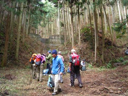 ここより山道