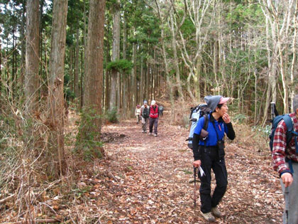 根古峰を過ぎる