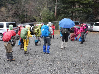 登山口駐車場にて出発準備完了