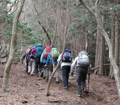 山頂を後に下山に移る