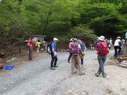 黒河峠に降り立つ