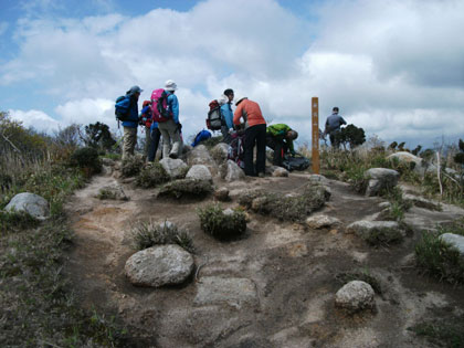 岩篭山山頂