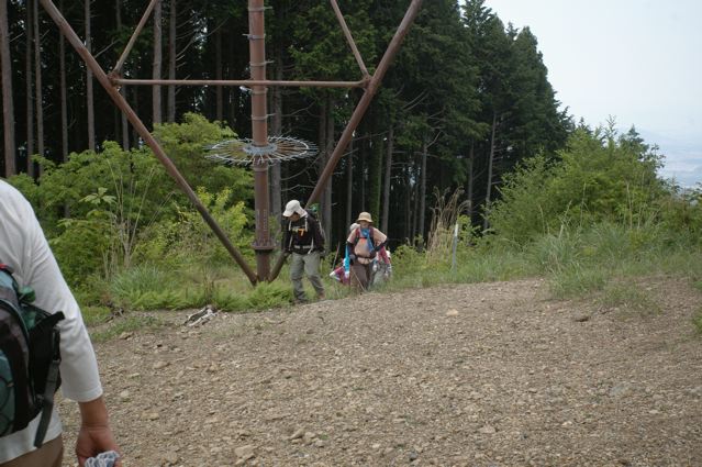 滝畑からの登山道に出た