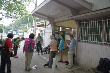 紀見峠駅にて解散