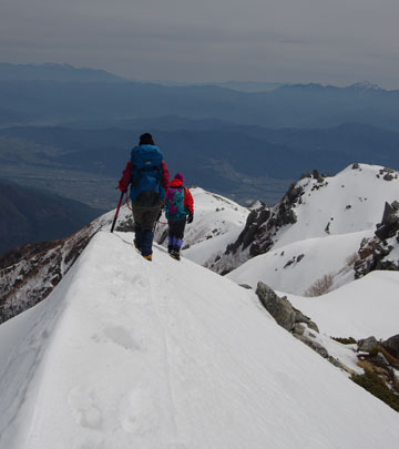 山頂直下の雪稜