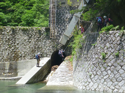 堰堤登り-１