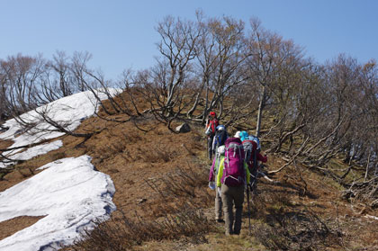 三重嶽へ向かう稜線