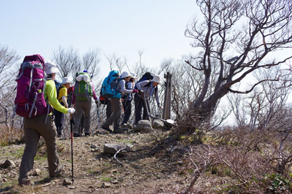 三重嶽山頂に到着