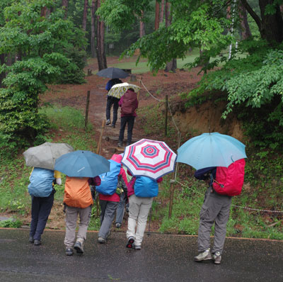 雨の中を出発