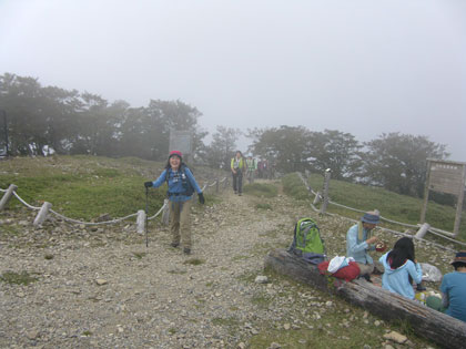 山頂に出る