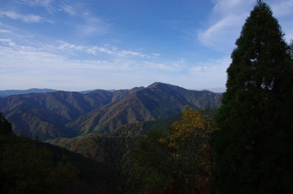 対面に百里ヶ岳