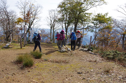 百里ヶ岳に到着